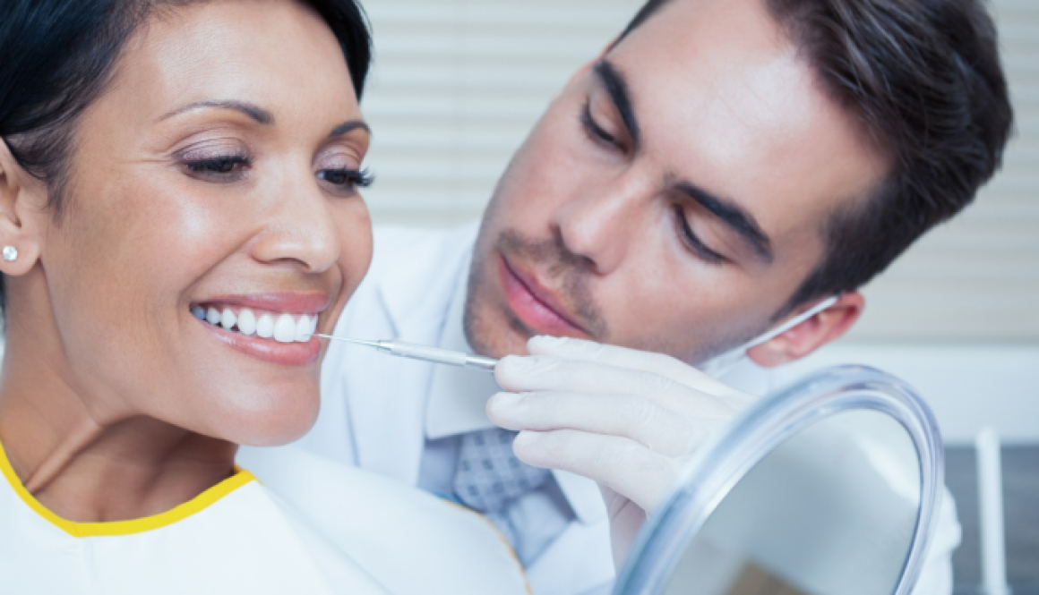 Natural Ways to Keep Your Teeth White Between Professional Treatments